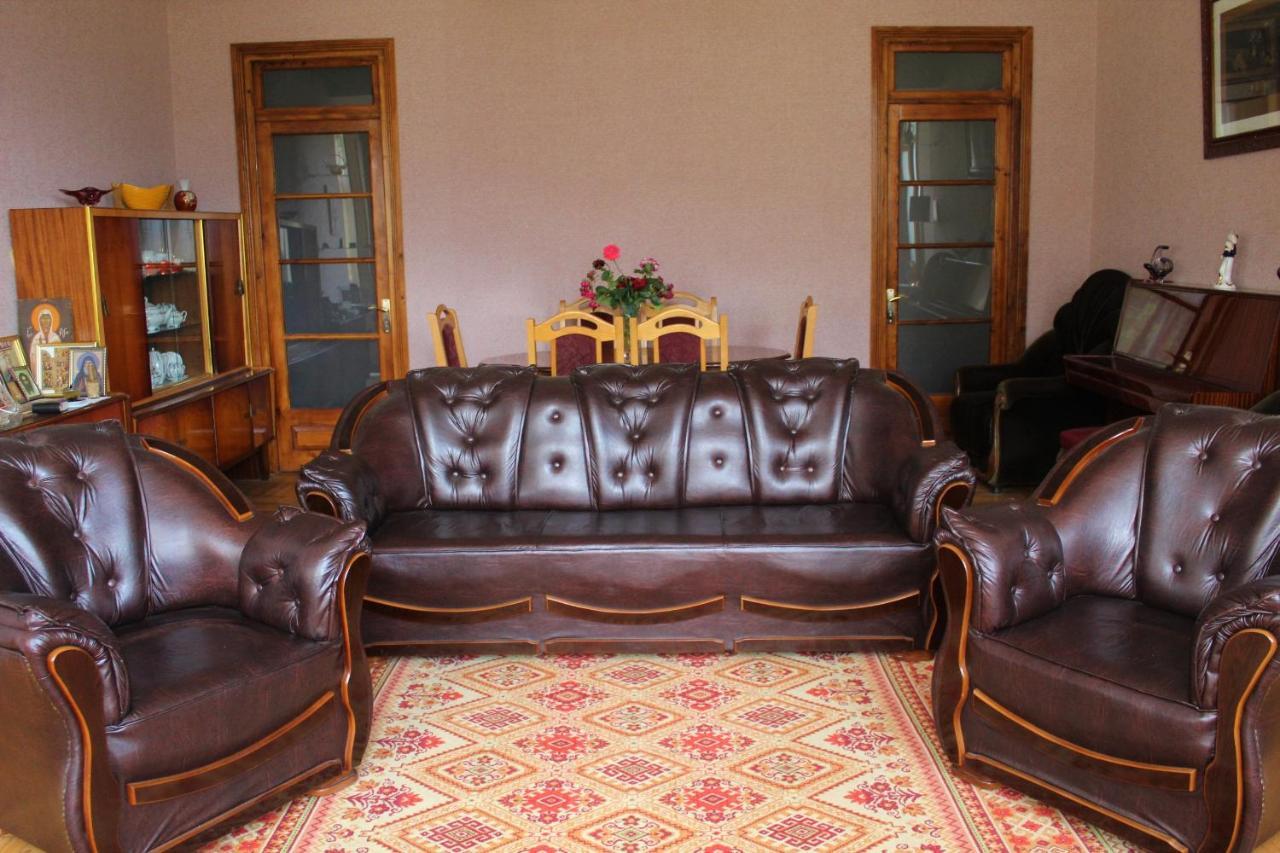 Guest House Racha Ambrolauri Exterior photo