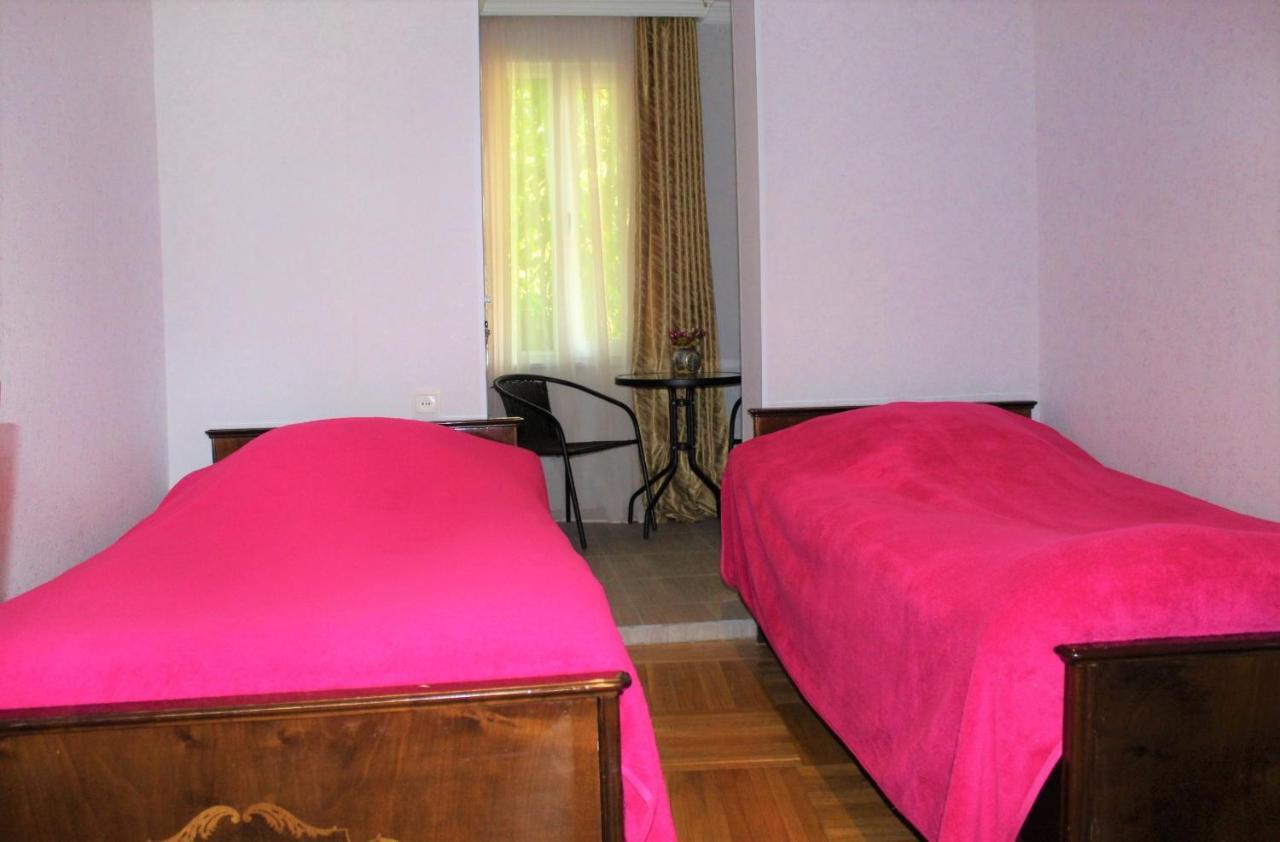 Guest House Racha Ambrolauri Exterior photo
